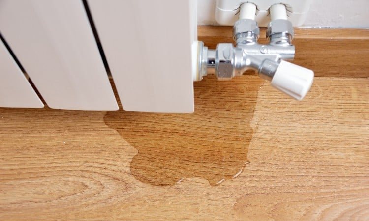 How to dry water under laminate floors