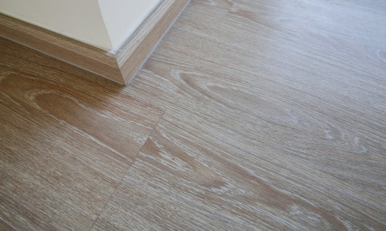 How to Remove Wax From Laminate Floor