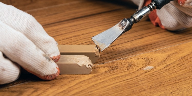 Scratch repair for laminate floors